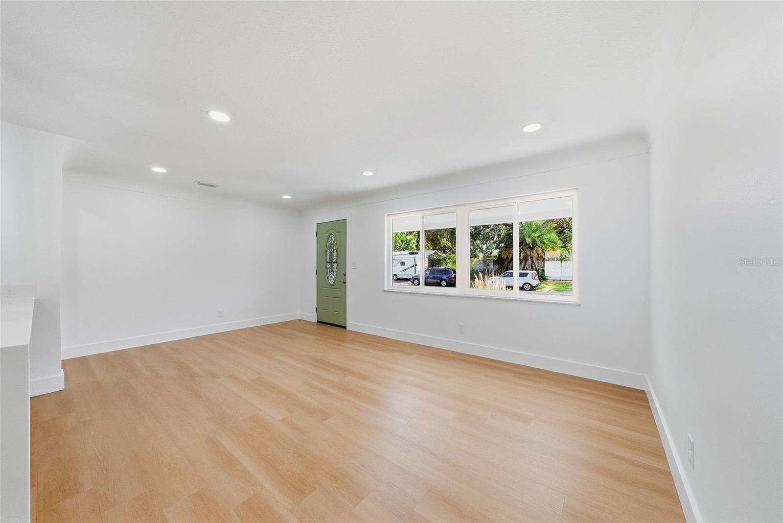 3360 70 ST N — photo 10