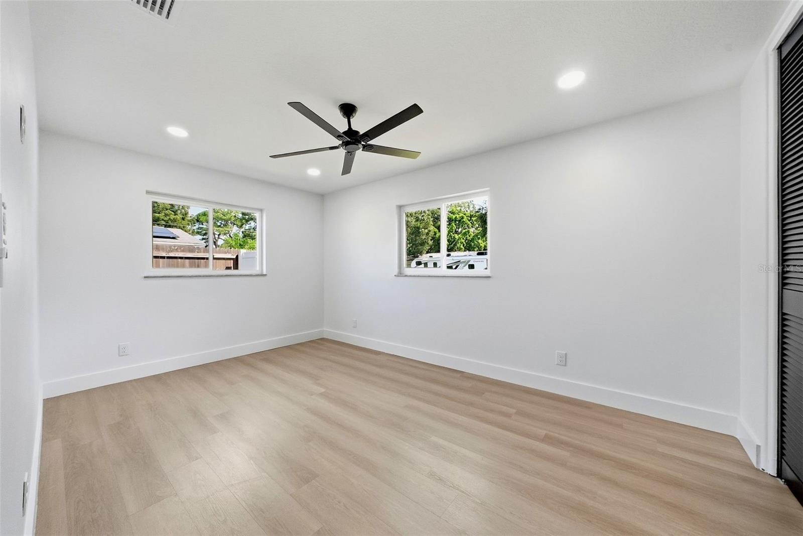 3360 70 ST N — photo 21
