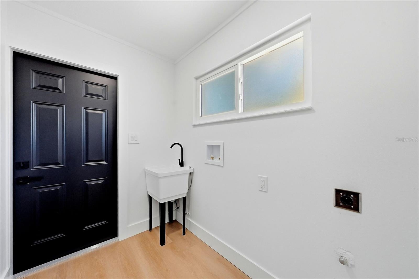3360 70 ST N — photo 32
