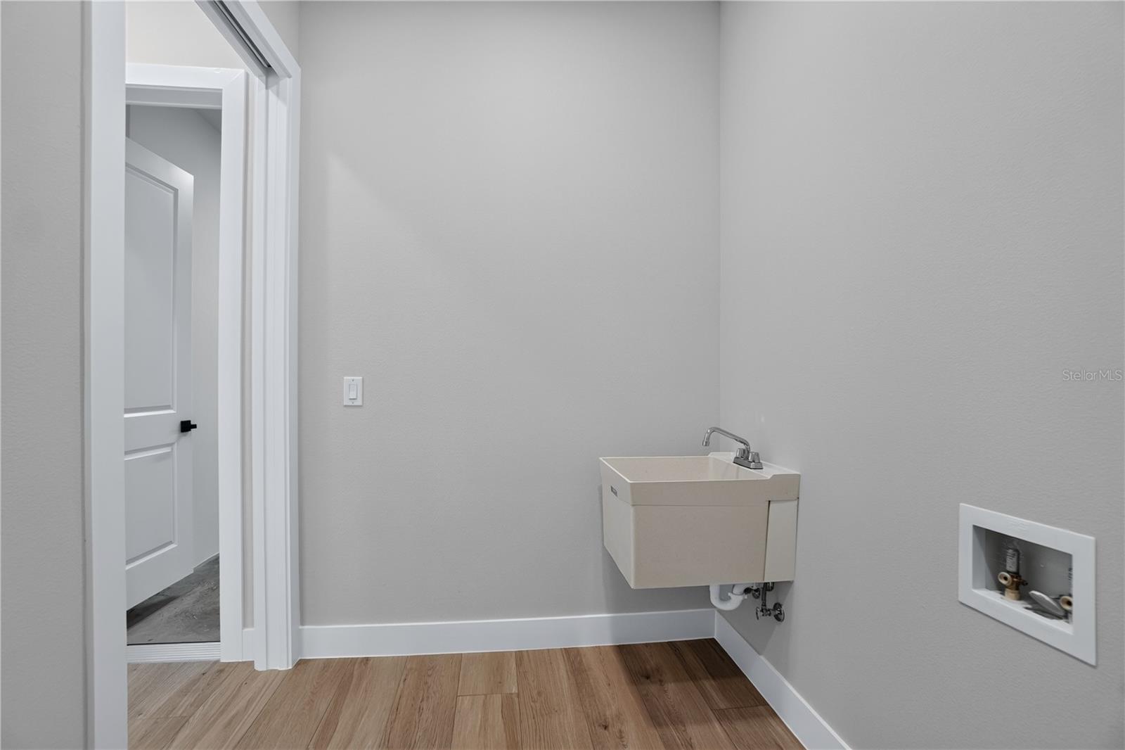 1392 NEW LONDON ST — photo 41