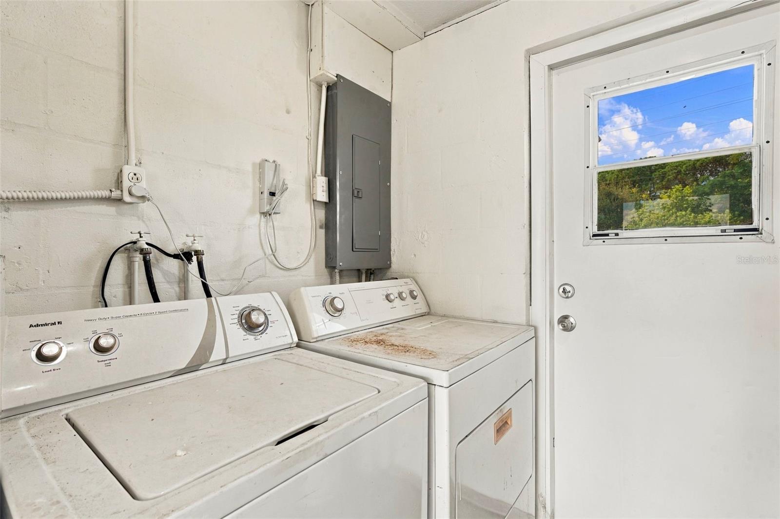 8862 ROBIN RD — photo 37