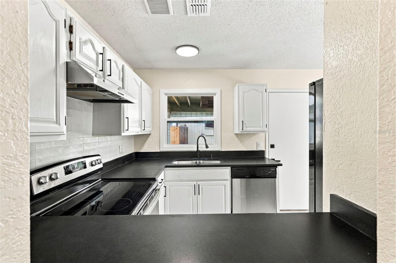 8862 ROBIN RD — photo 22
