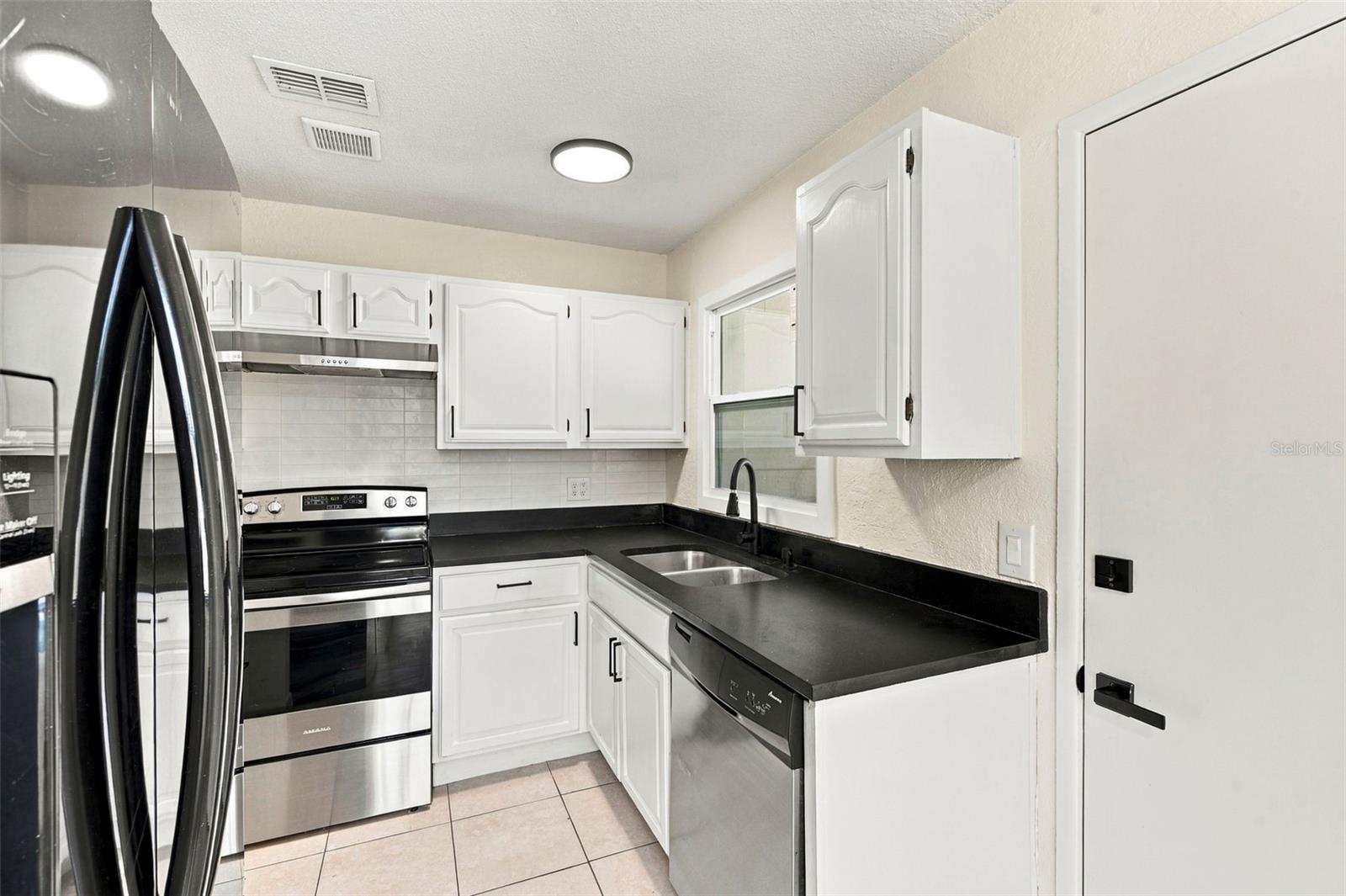 8862 ROBIN RD — photo 14