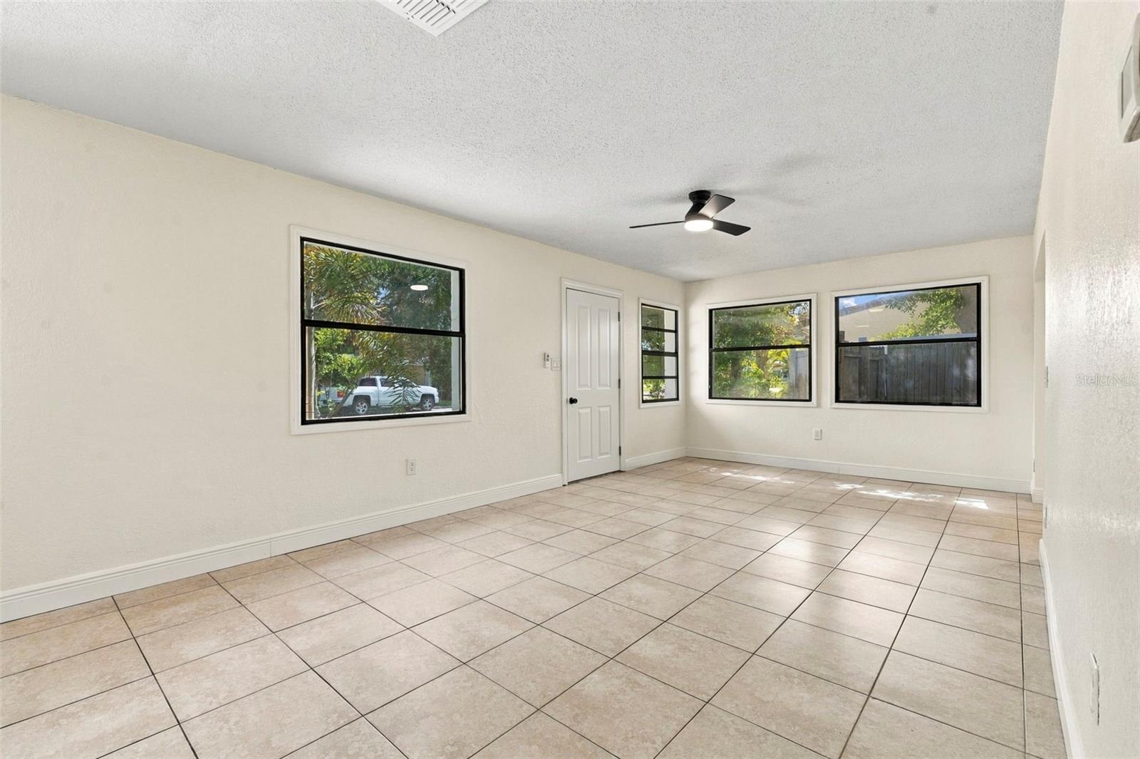 8862 ROBIN RD — photo 12