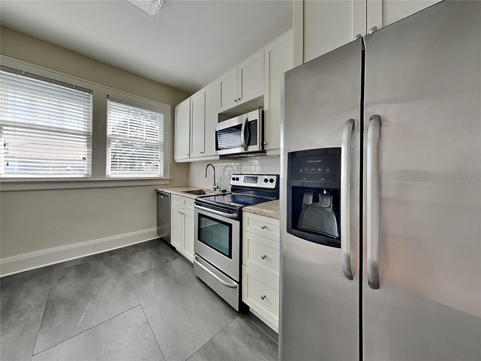 1806 W MORRISON AVE #3 — photo 8