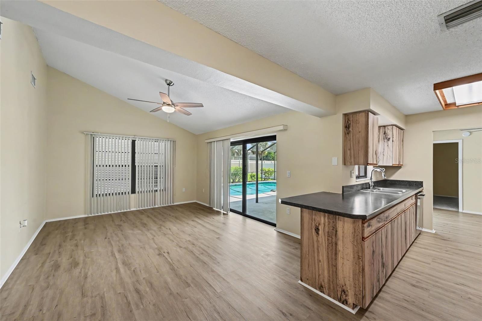 3809 KINGSTON BLVD — photo 11