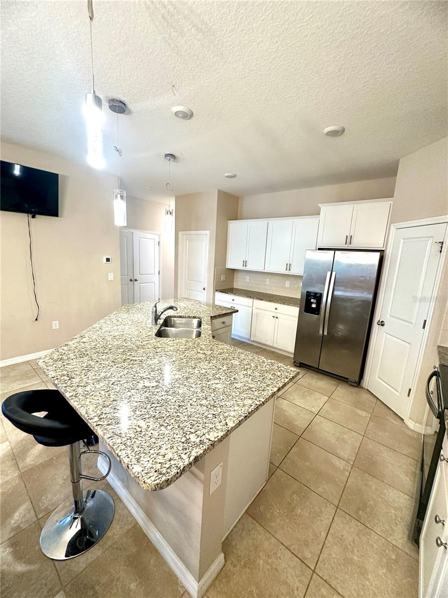 7684 STONEBROOK CIR — photo 10