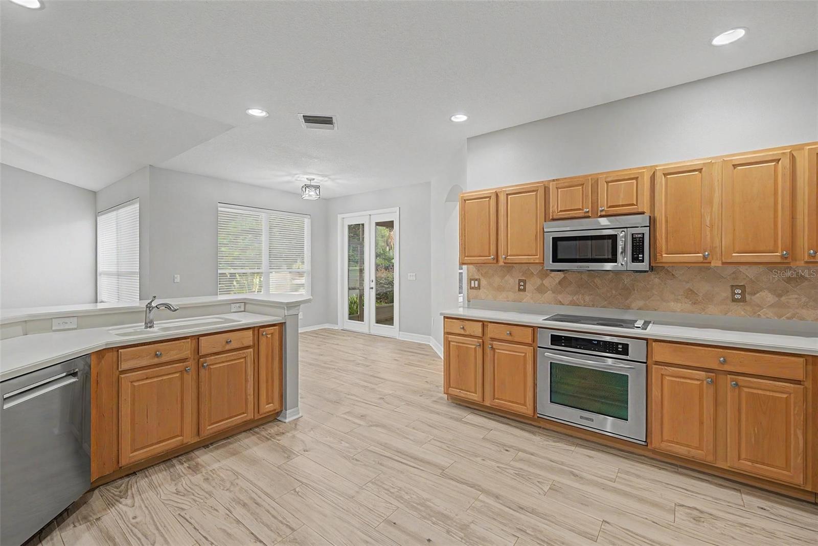 19205 AUTUMN WOODS AVE — photo 15