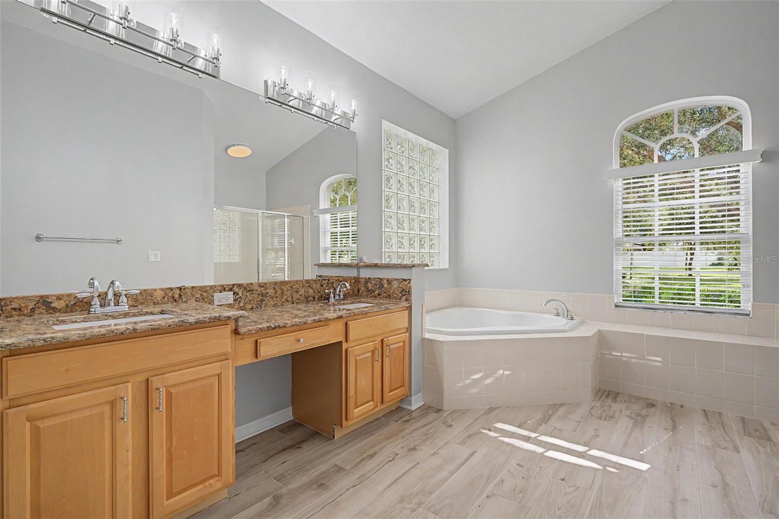 19205 AUTUMN WOODS AVE — photo 24