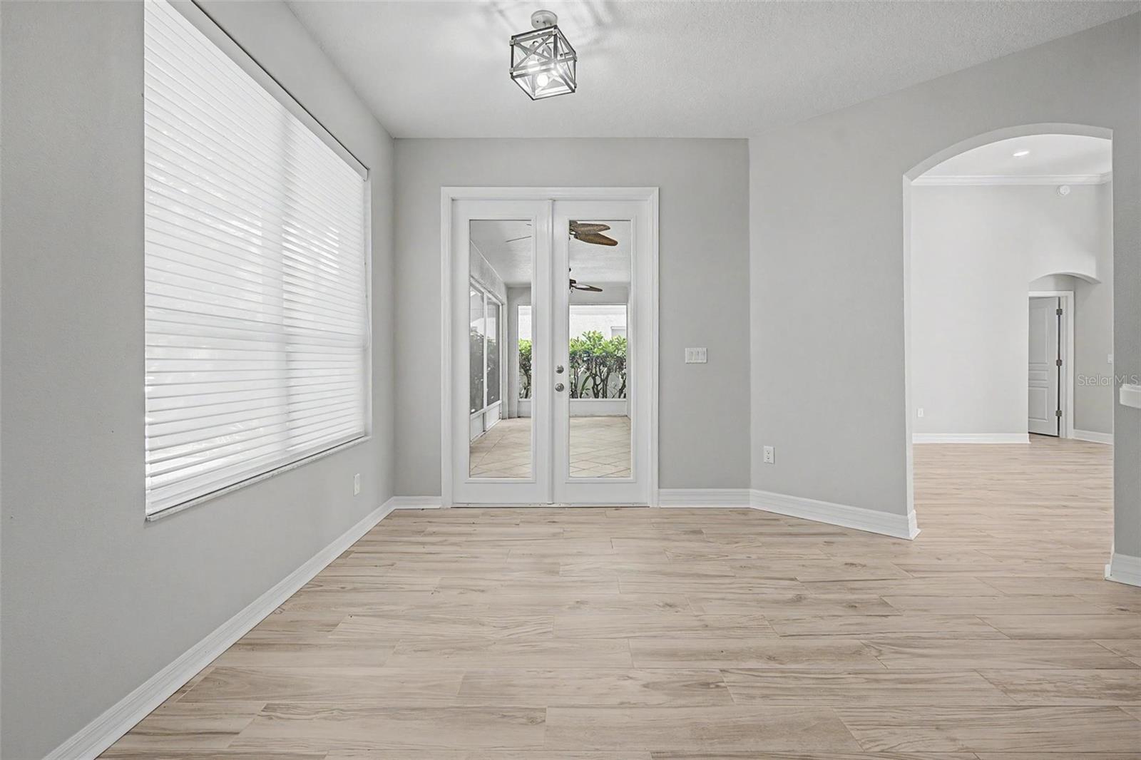 19205 AUTUMN WOODS AVE — photo 18