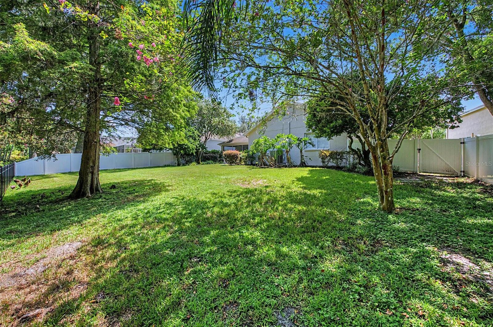 19205 AUTUMN WOODS AVE — photo 39