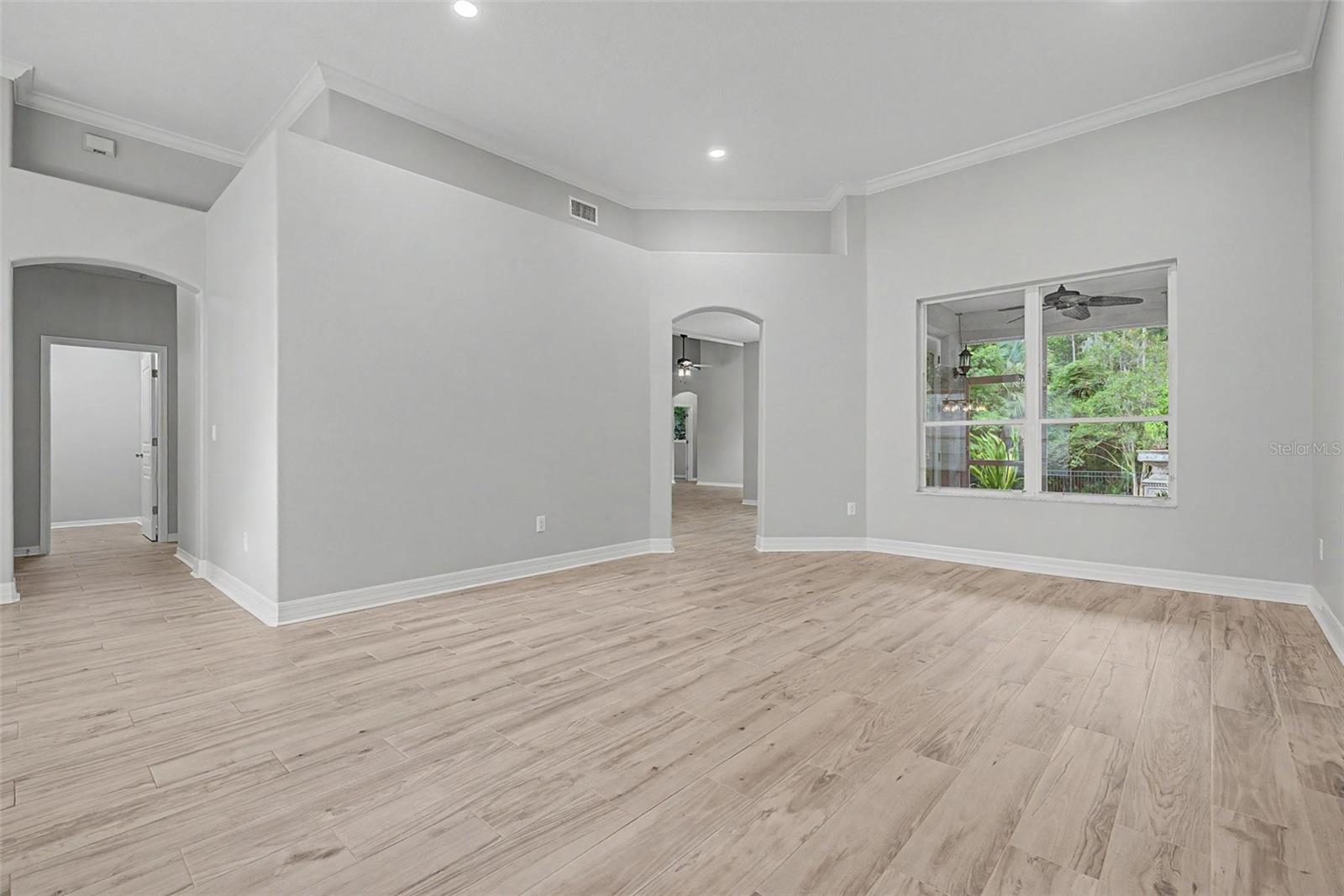 19205 AUTUMN WOODS AVE — photo 9