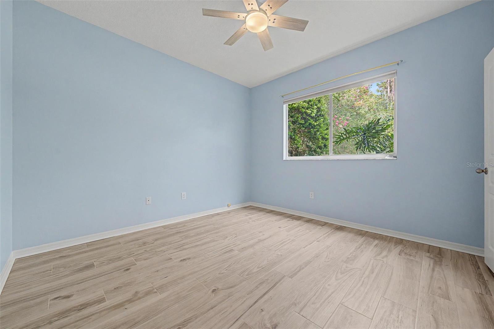 19205 AUTUMN WOODS AVE — photo 31