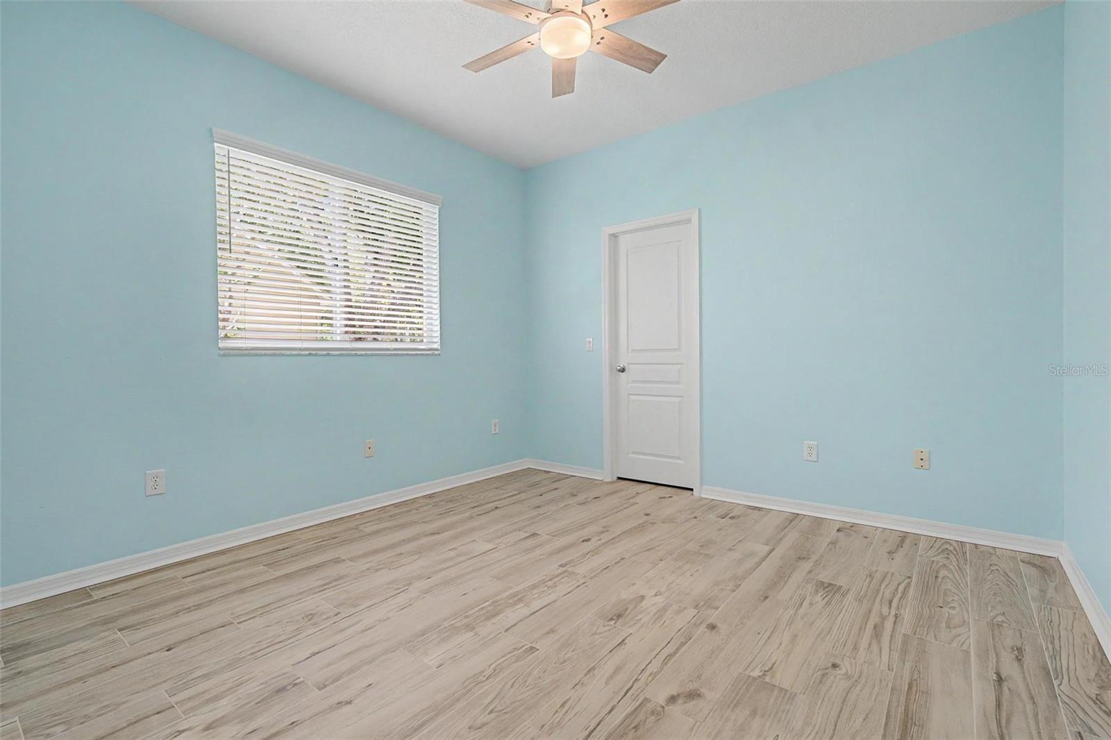 19205 AUTUMN WOODS AVE — photo 30