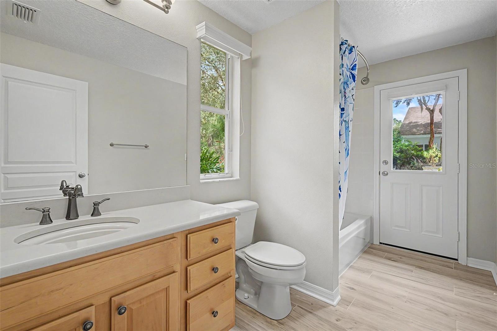 19205 AUTUMN WOODS AVE — photo 32