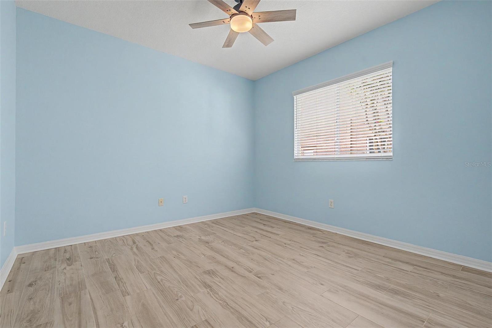 19205 AUTUMN WOODS AVE — photo 28