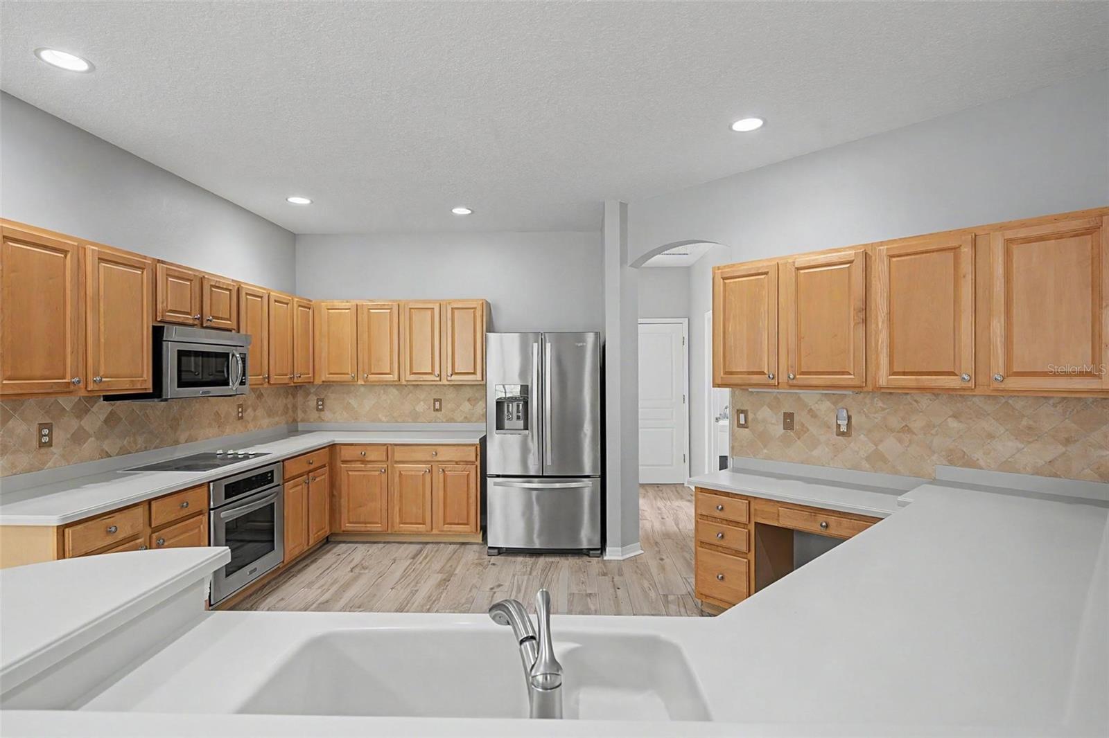 19205 AUTUMN WOODS AVE — photo 12