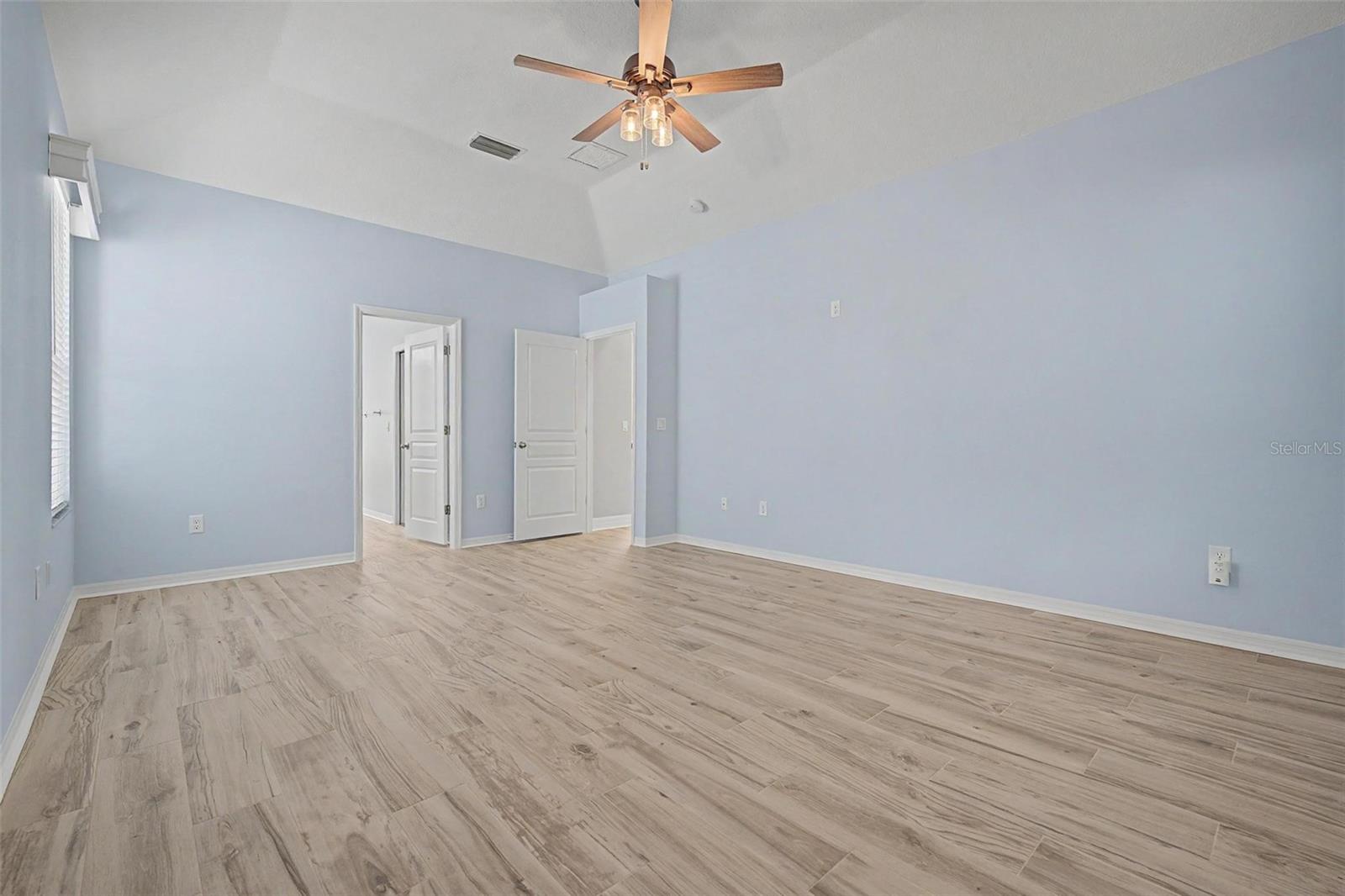 19205 AUTUMN WOODS AVE — photo 22
