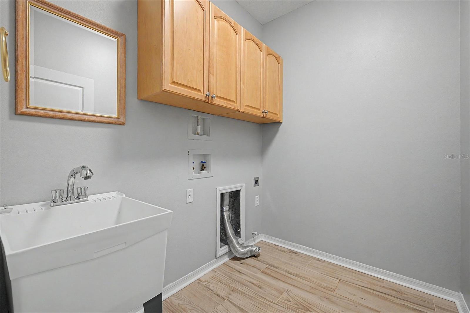 19205 AUTUMN WOODS AVE — photo 33