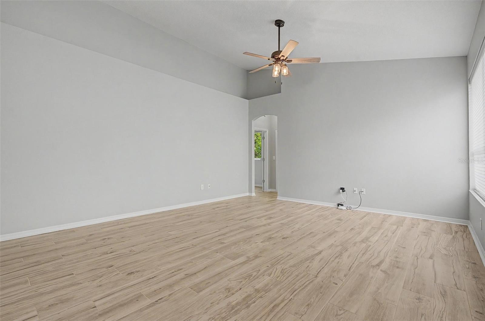 19205 AUTUMN WOODS AVE — photo 20