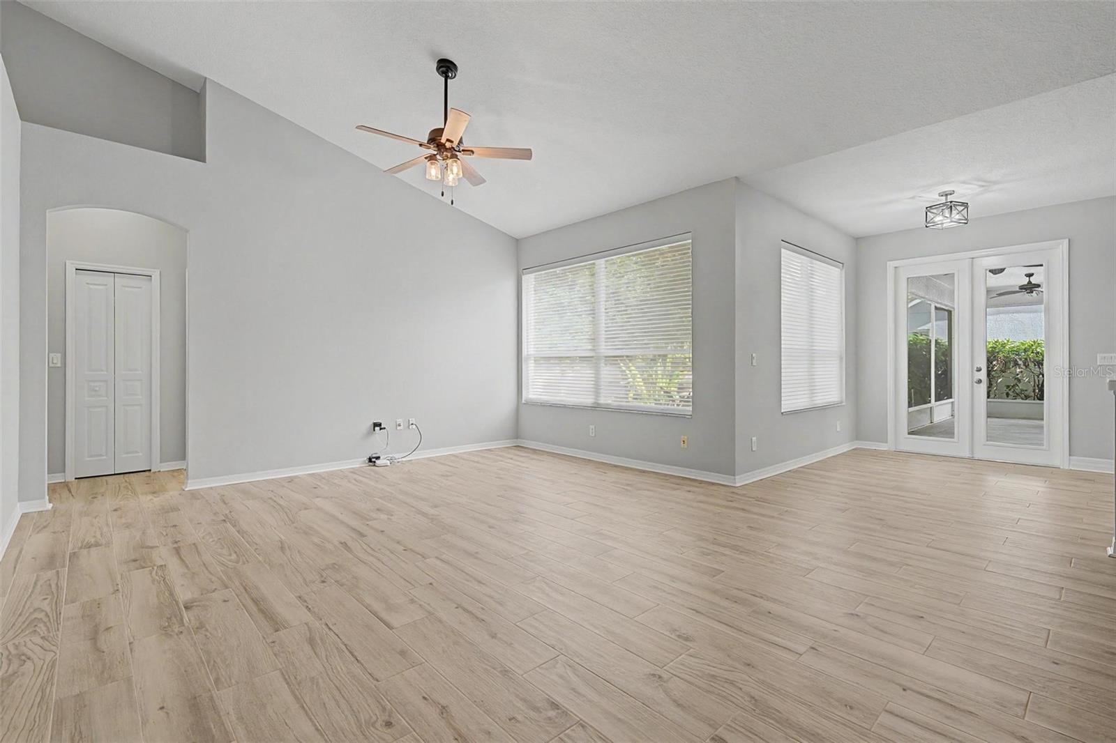 19205 AUTUMN WOODS AVE — photo 19