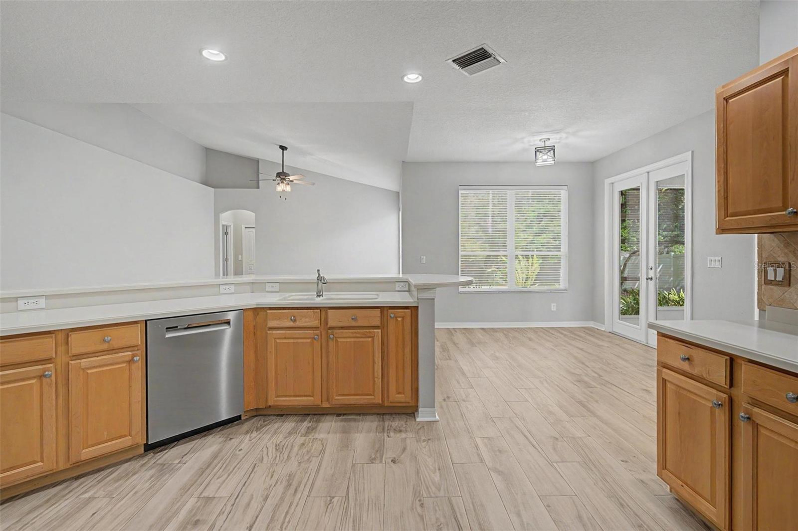 19205 AUTUMN WOODS AVE — photo 14