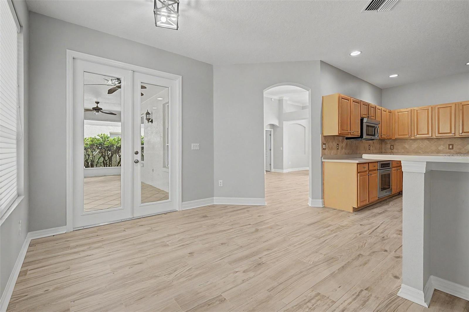 19205 AUTUMN WOODS AVE — photo 16