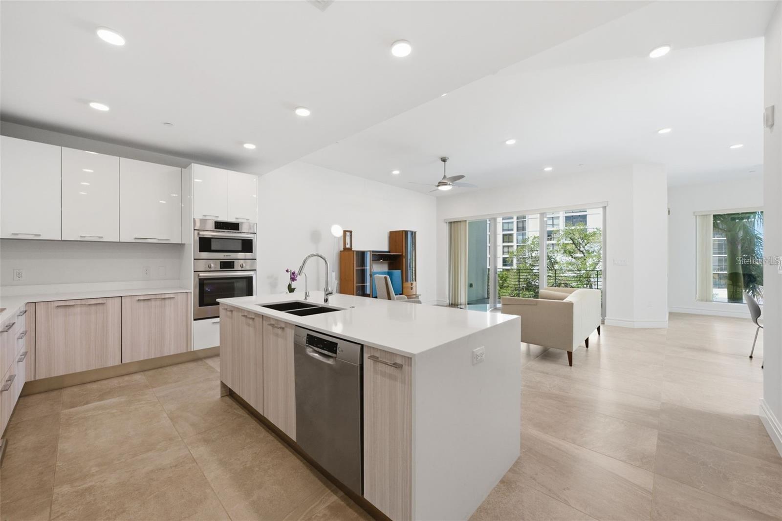 711 S PALM AVE #302 — photo 12