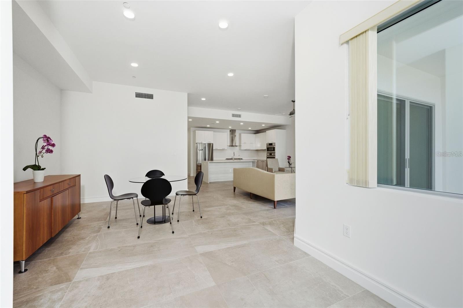 711 S PALM AVE #302 — photo 3