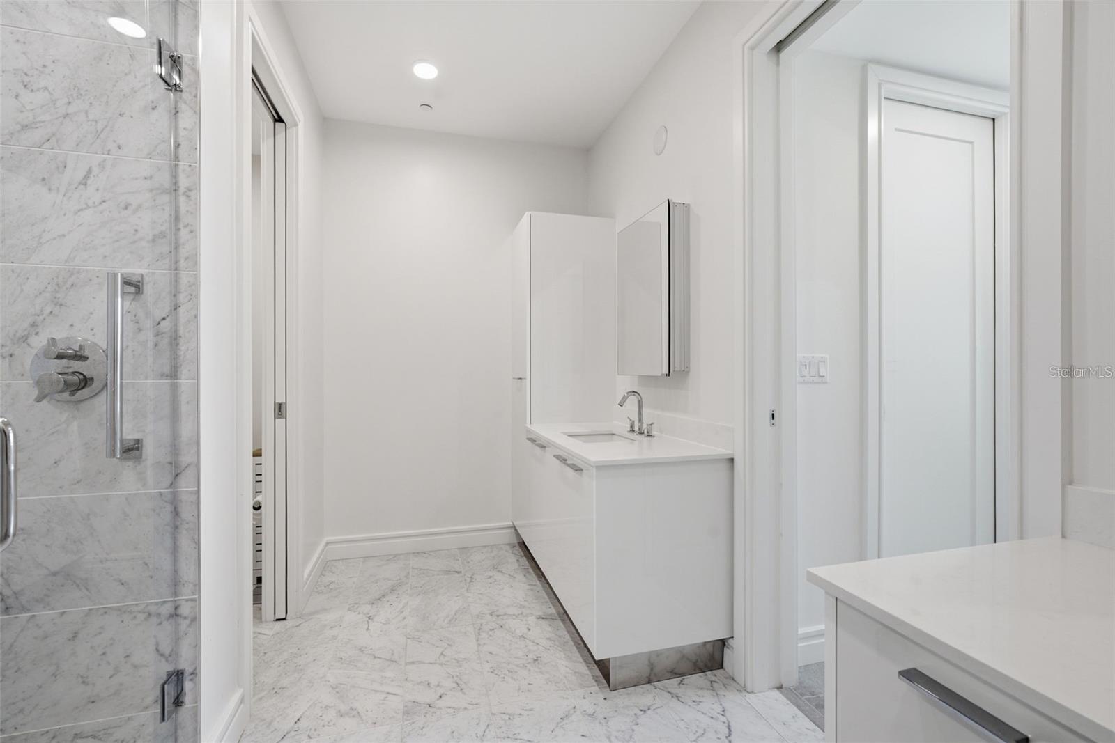711 S PALM AVE #302 — photo 16