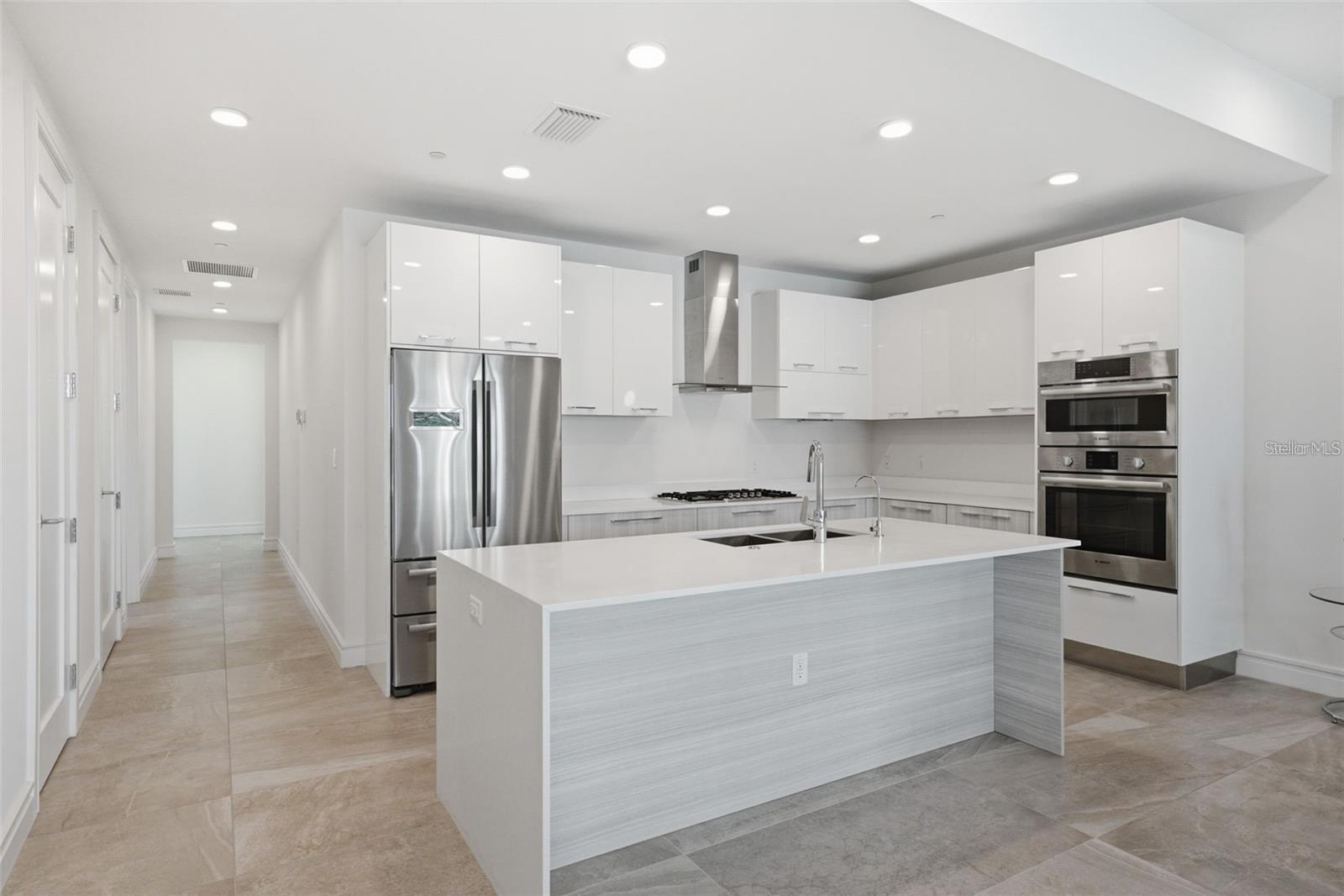 711 S PALM AVE #302 — photo 8