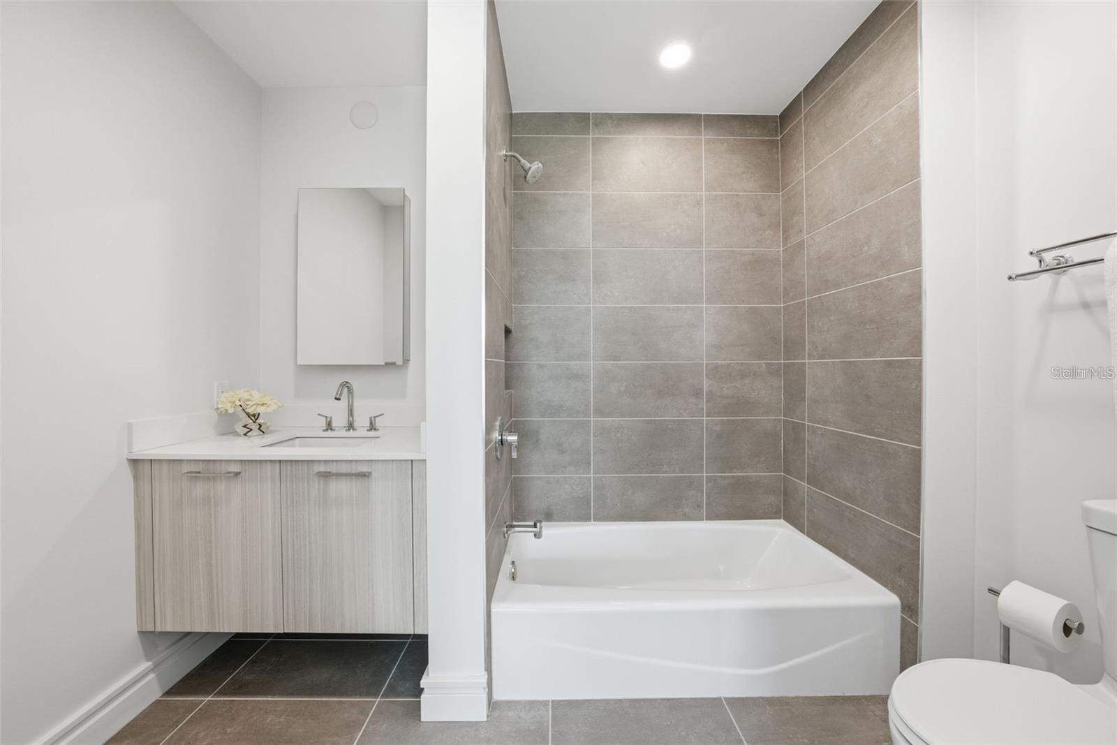 711 S PALM AVE #302 — photo 18