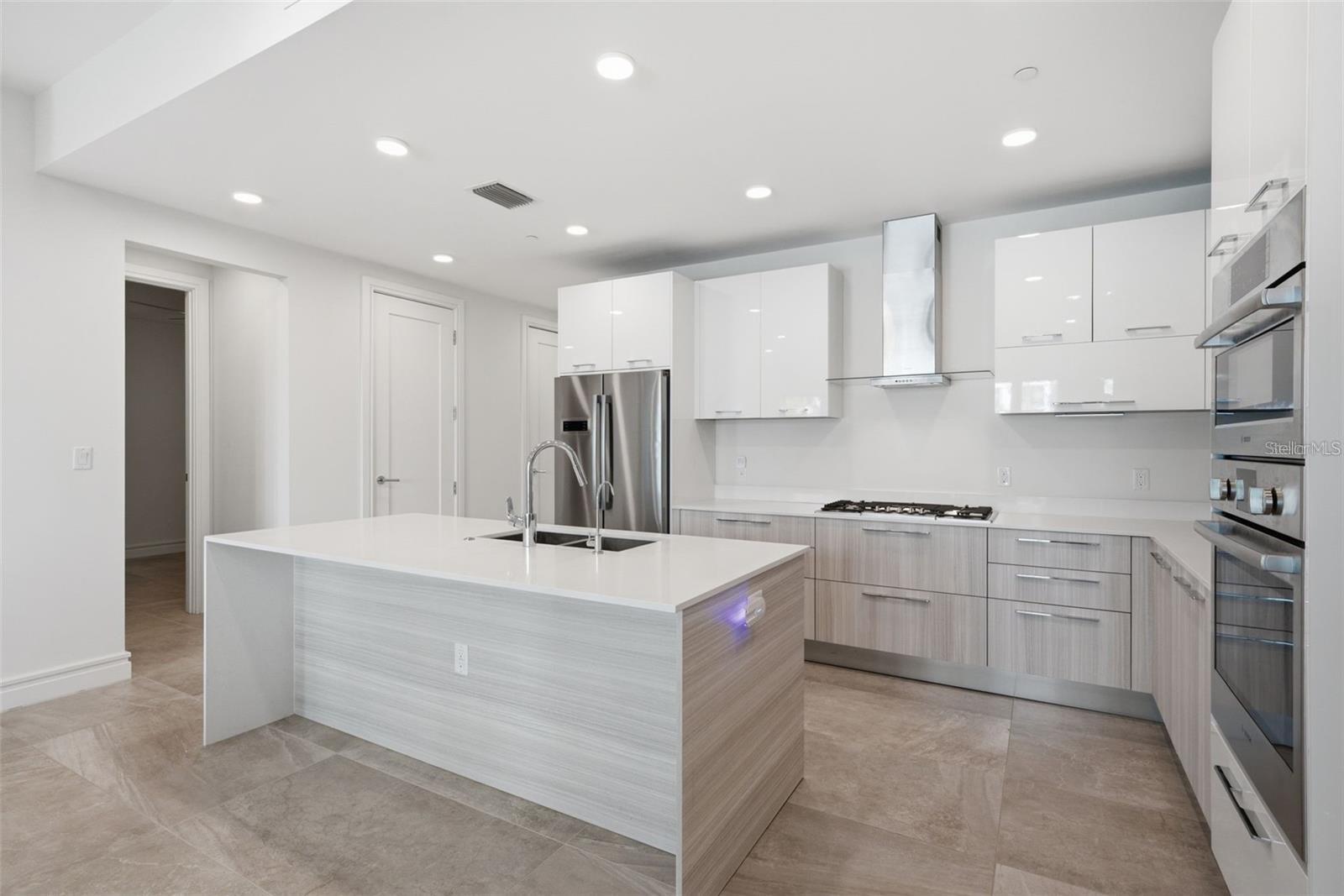 711 S PALM AVE #302 — photo 10