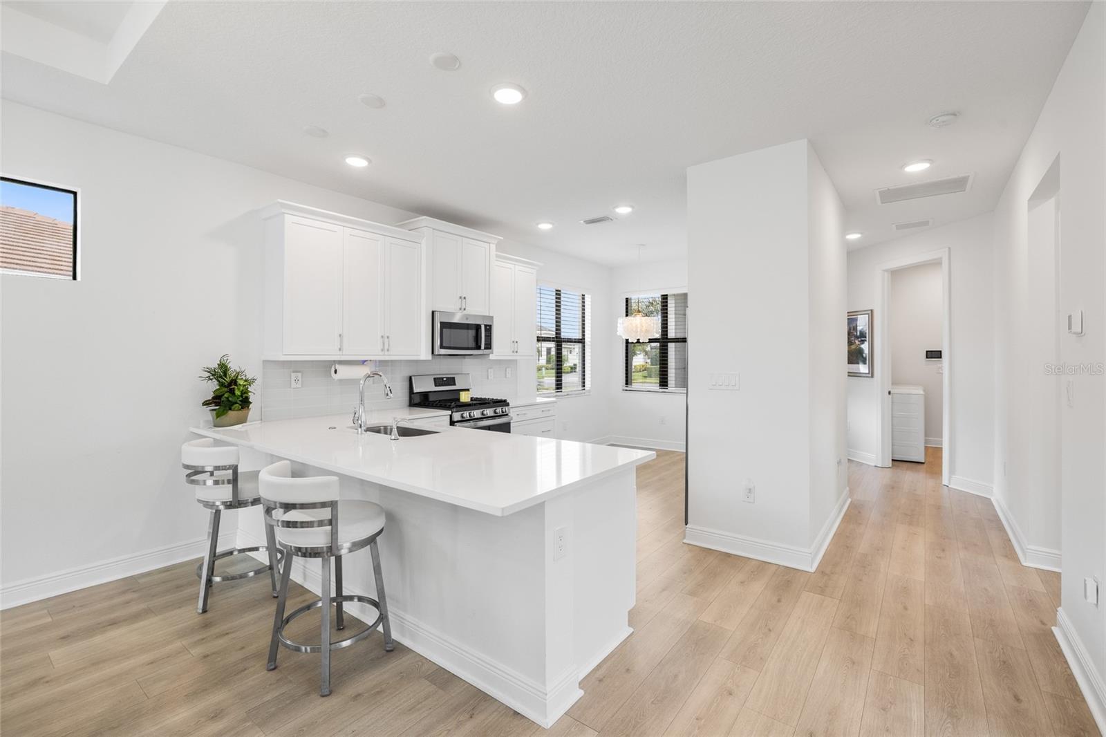 5265 BARNETT CIR — photo 7