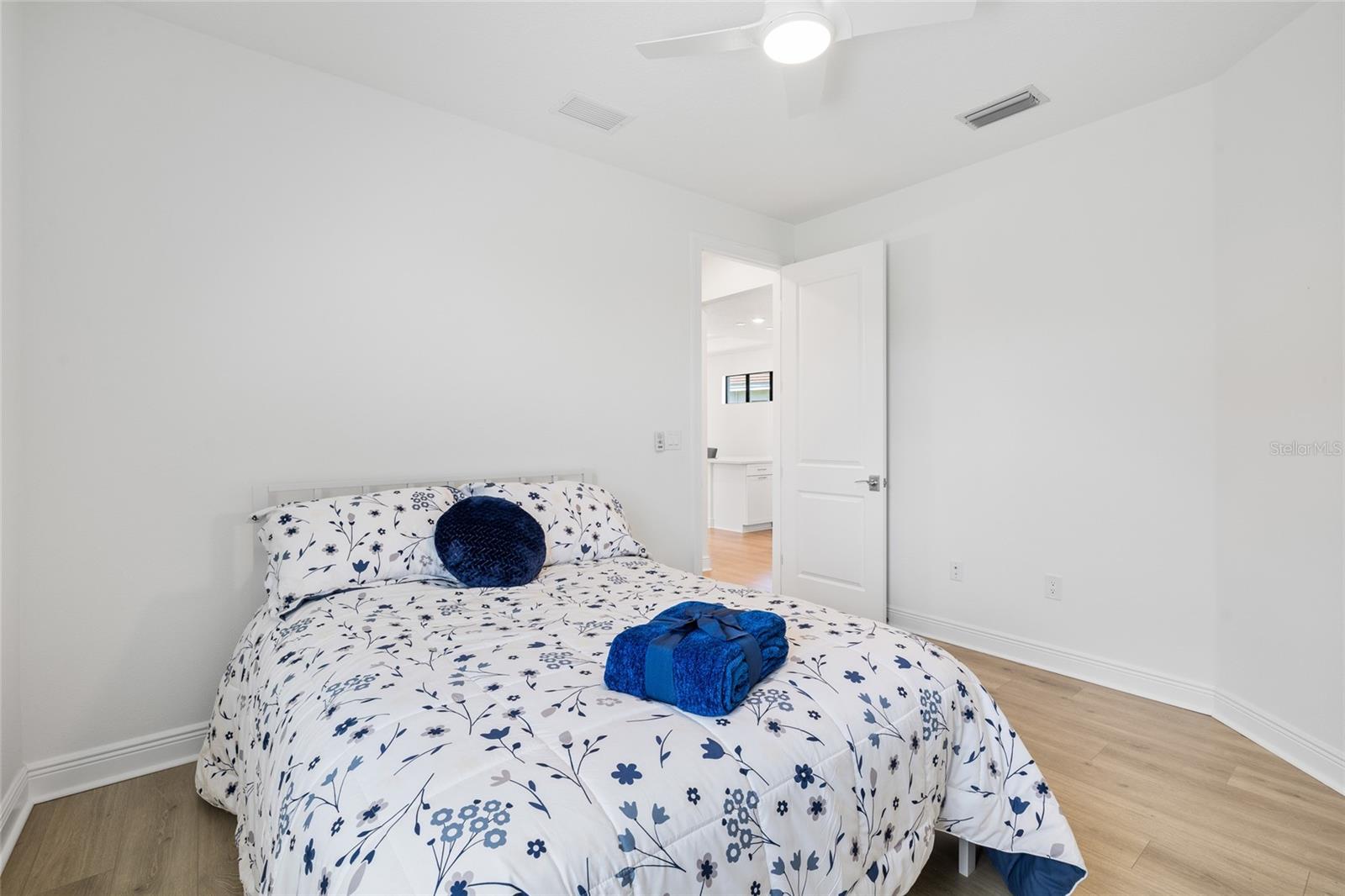 5265 BARNETT CIR — photo 18