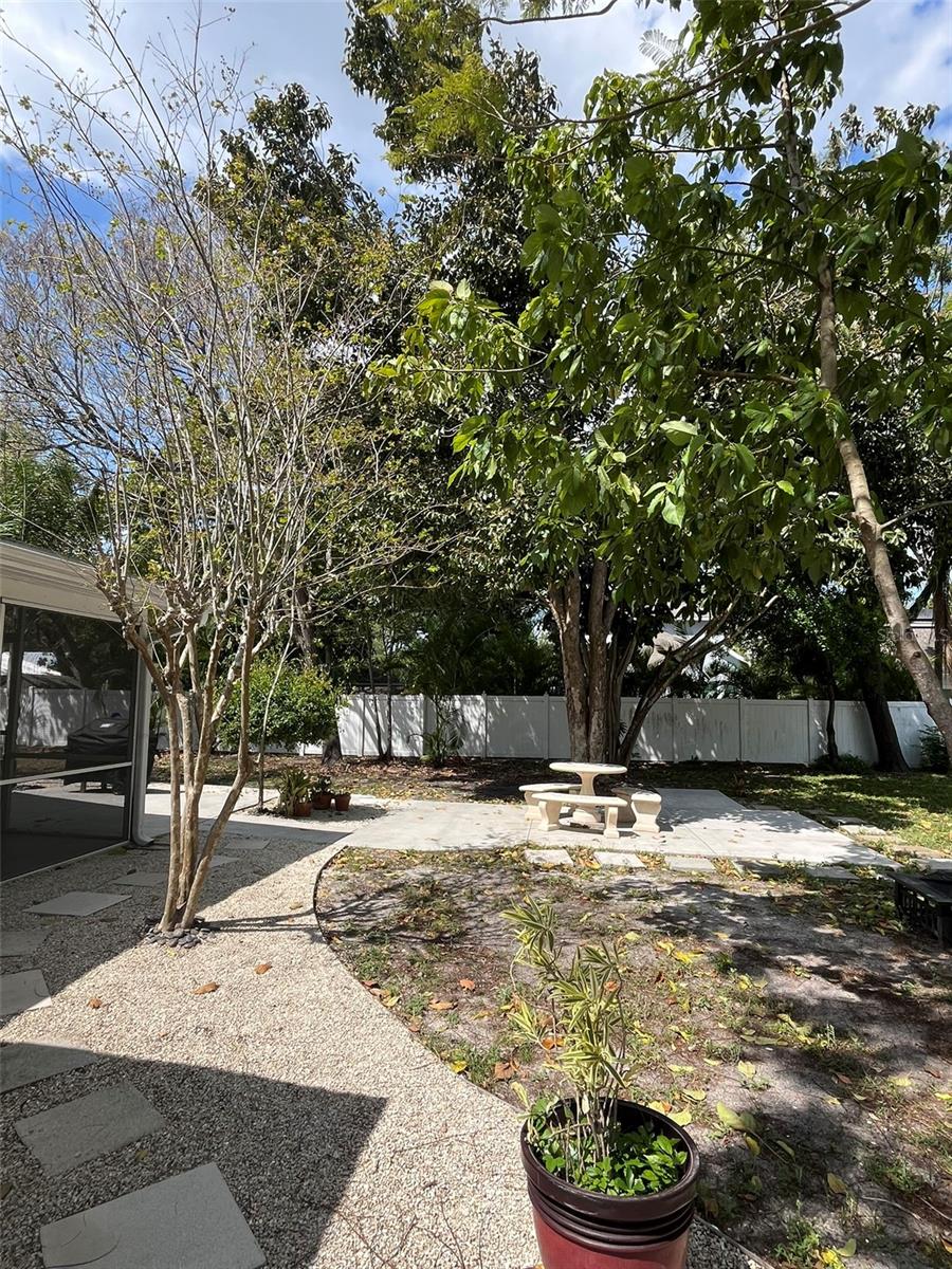 2545 BROWNING ST — photo 32