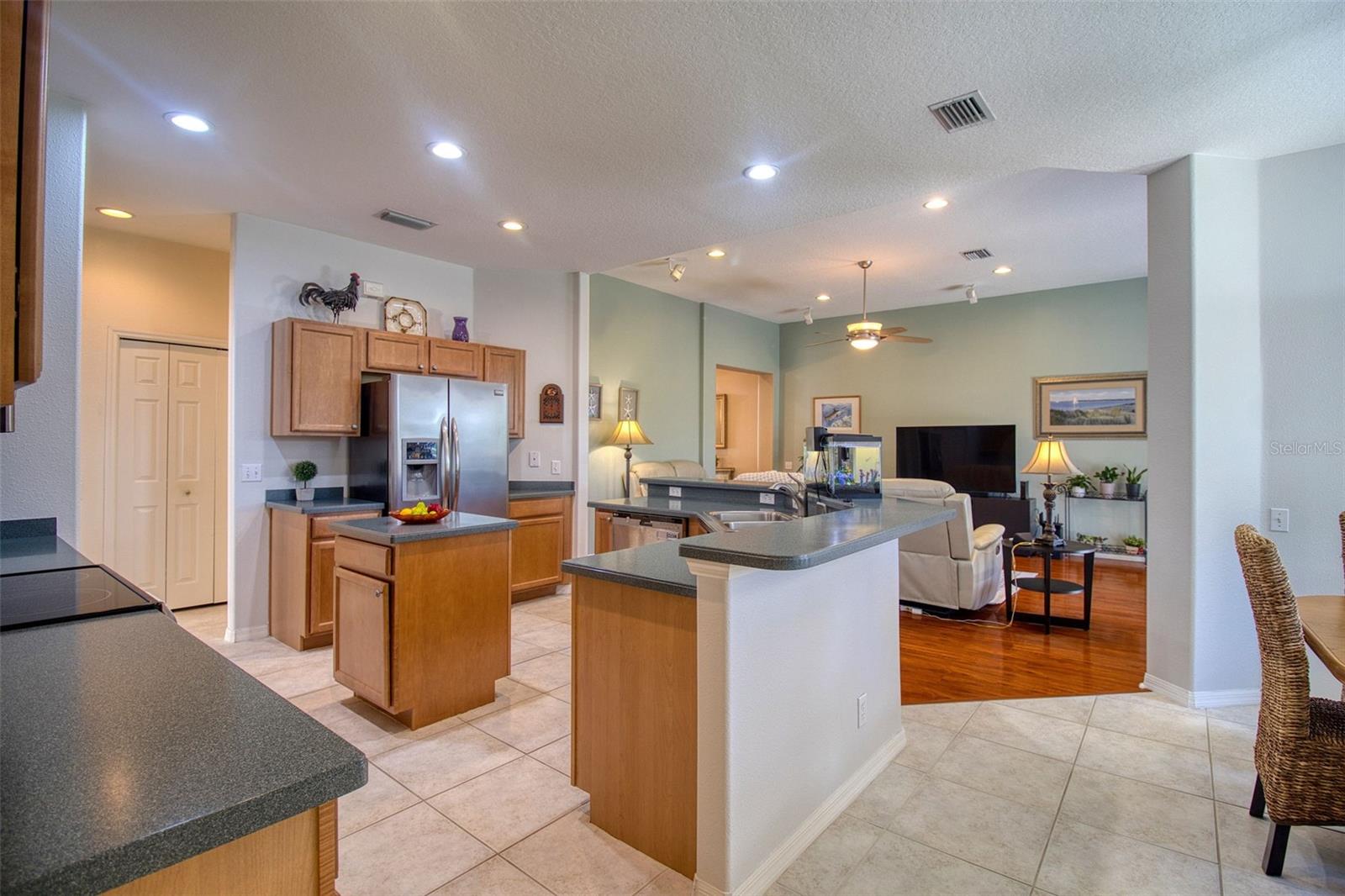 2219 ELIZABETH WAY — photo 18