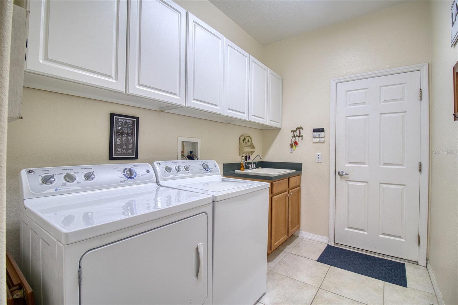 2219 ELIZABETH WAY — photo 24