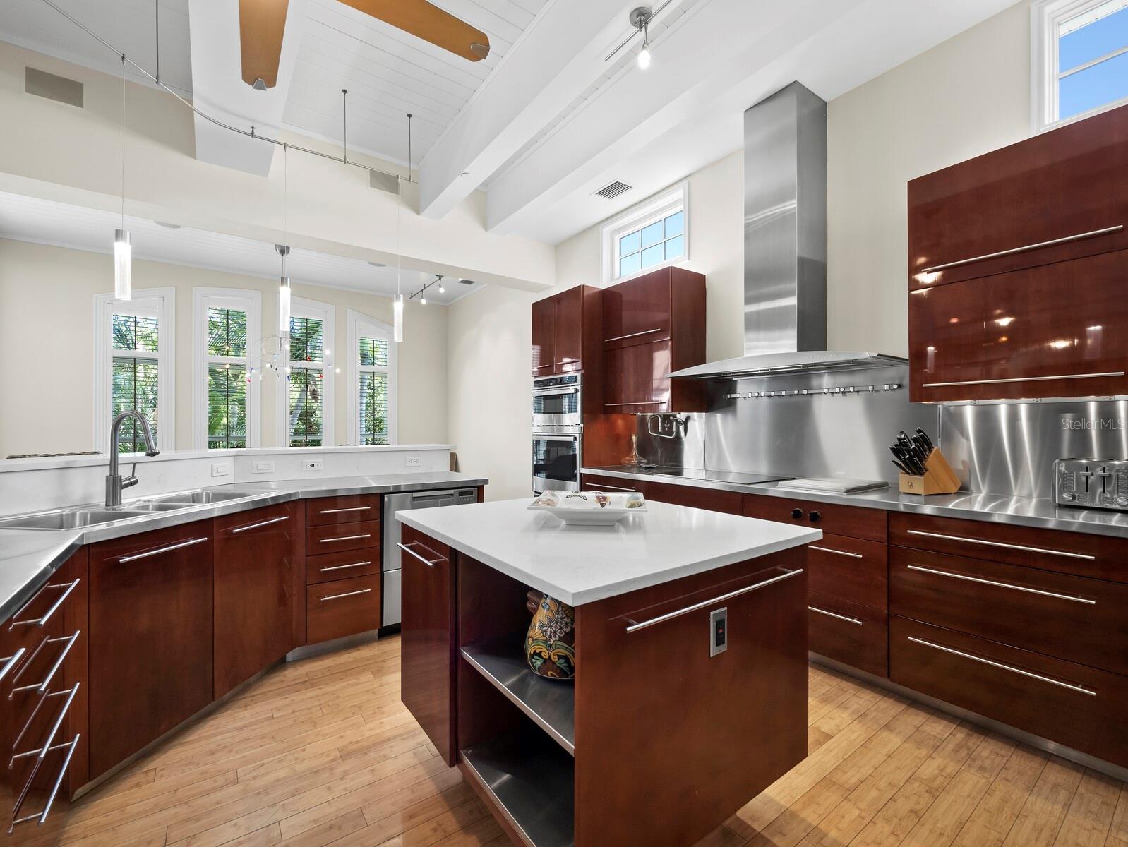 550 NORTON ST — photo 18