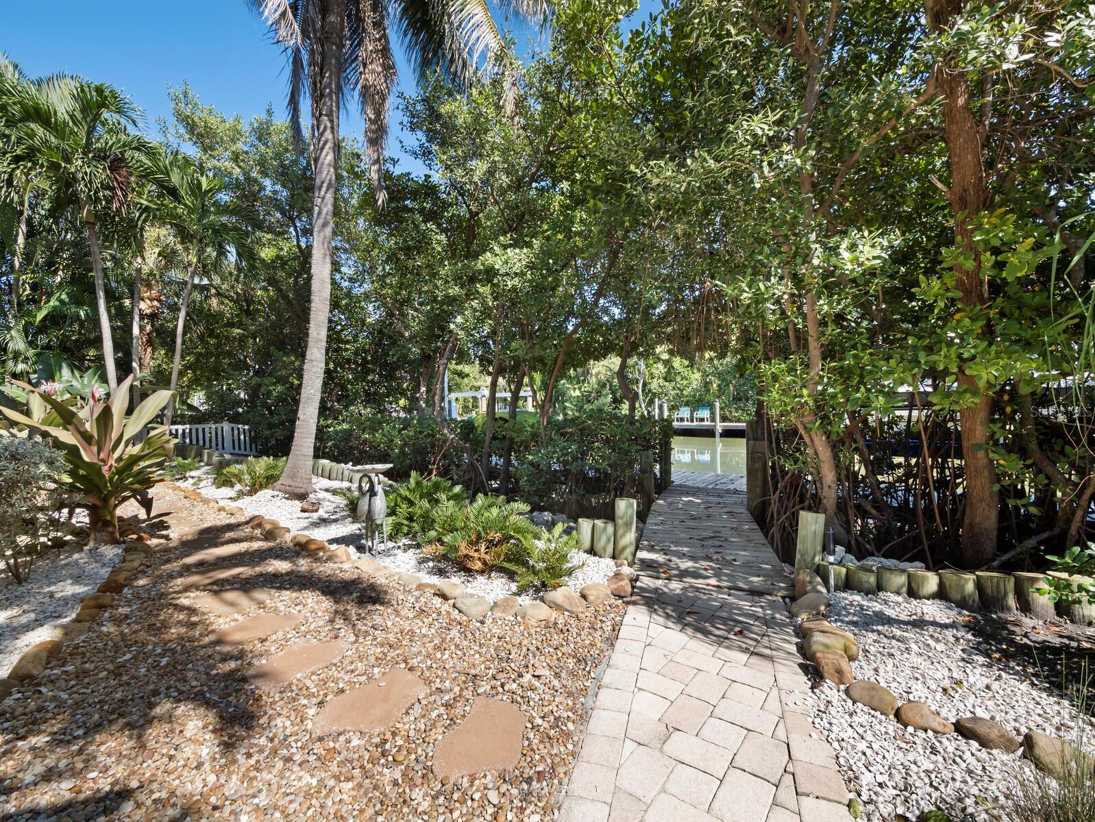 550 NORTON ST — photo 45