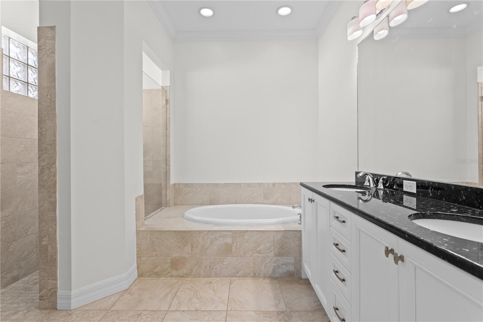 4940 TOBERMORY WAY — photo 31