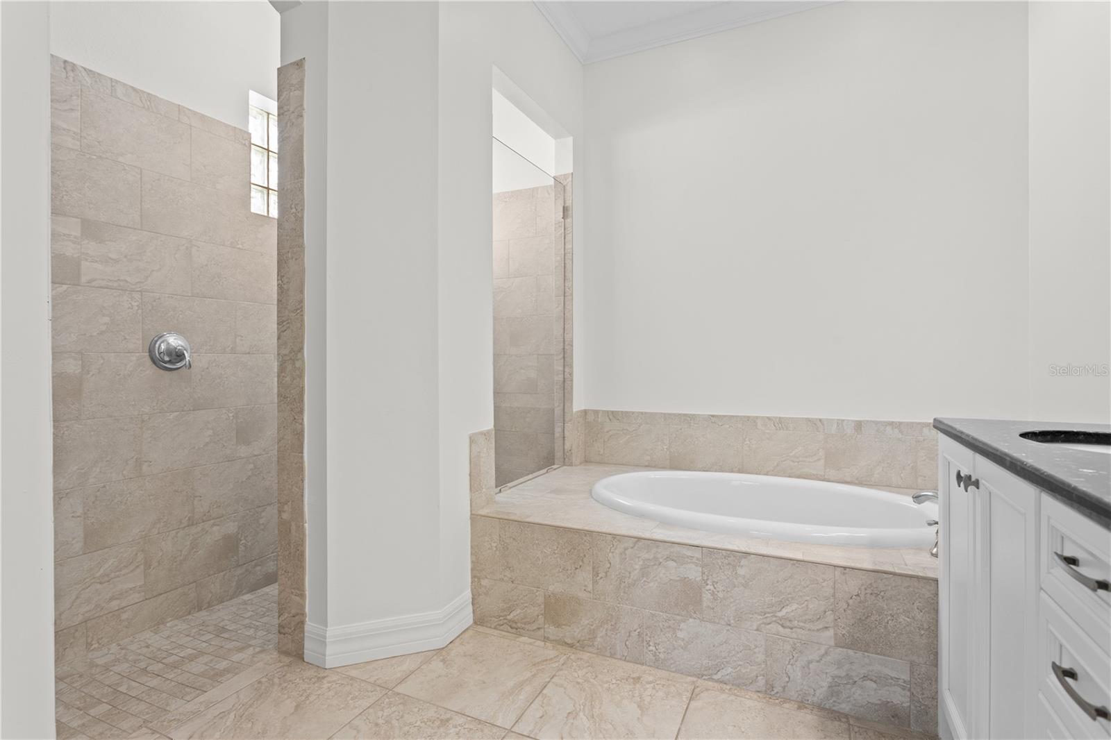 4940 TOBERMORY WAY — photo 32