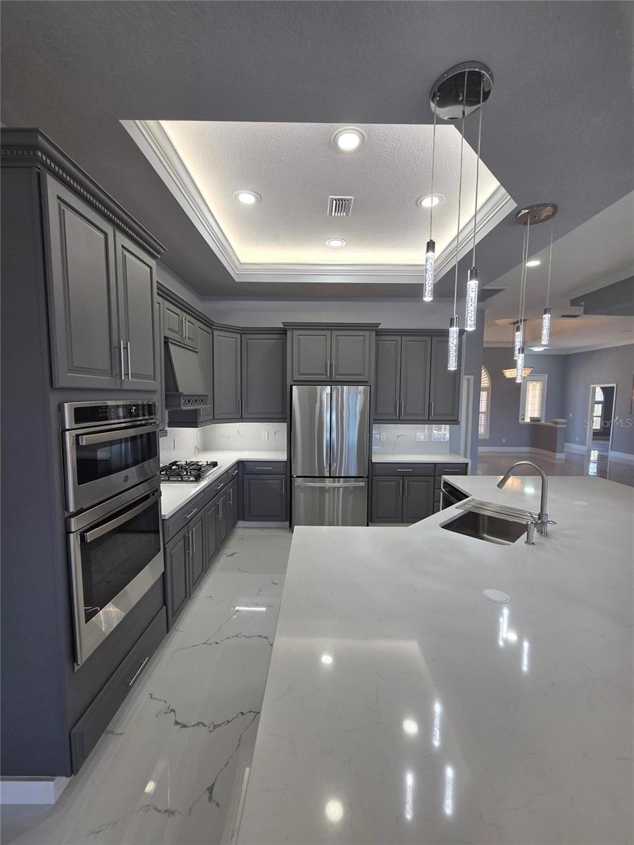 7531 CAMDEN HARBOUR DR — photo 32