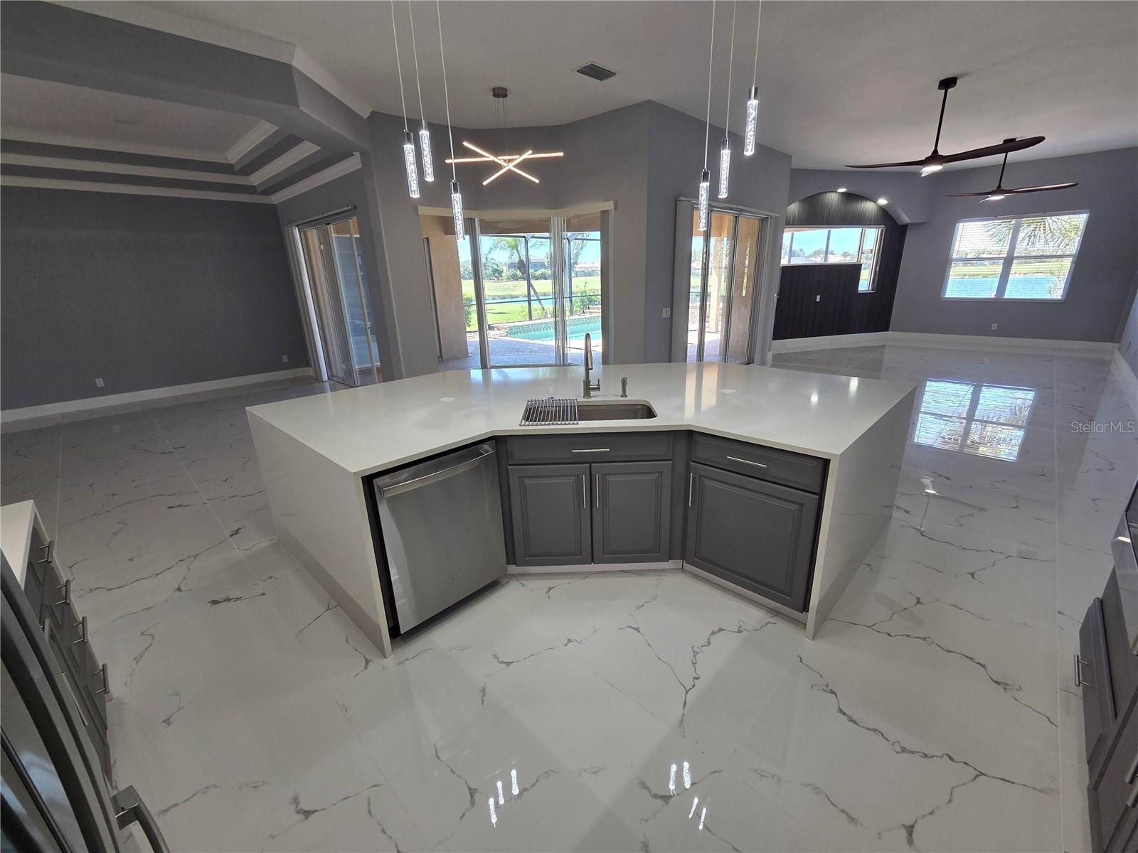 7531 CAMDEN HARBOUR DR — photo 34