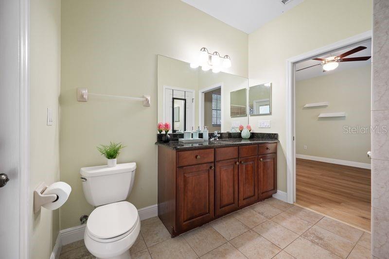 114 IRWIN ST E — photo 41