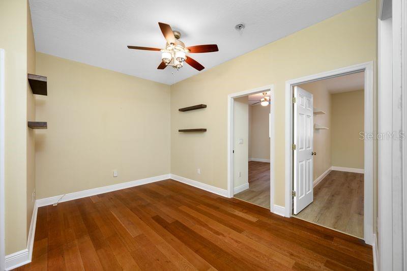 114 IRWIN ST E — photo 43