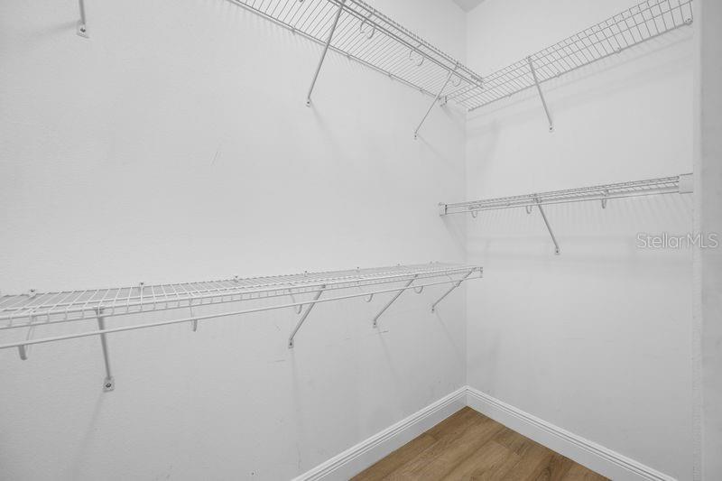 114 IRWIN ST E — photo 31