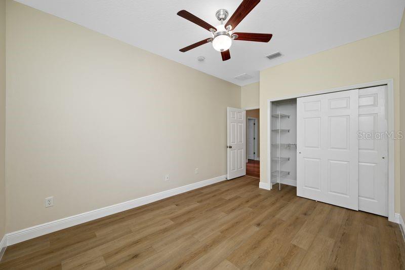 114 IRWIN ST E — photo 45
