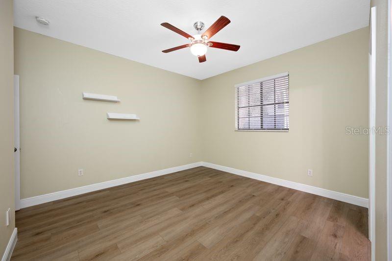 114 IRWIN ST E — photo 37
