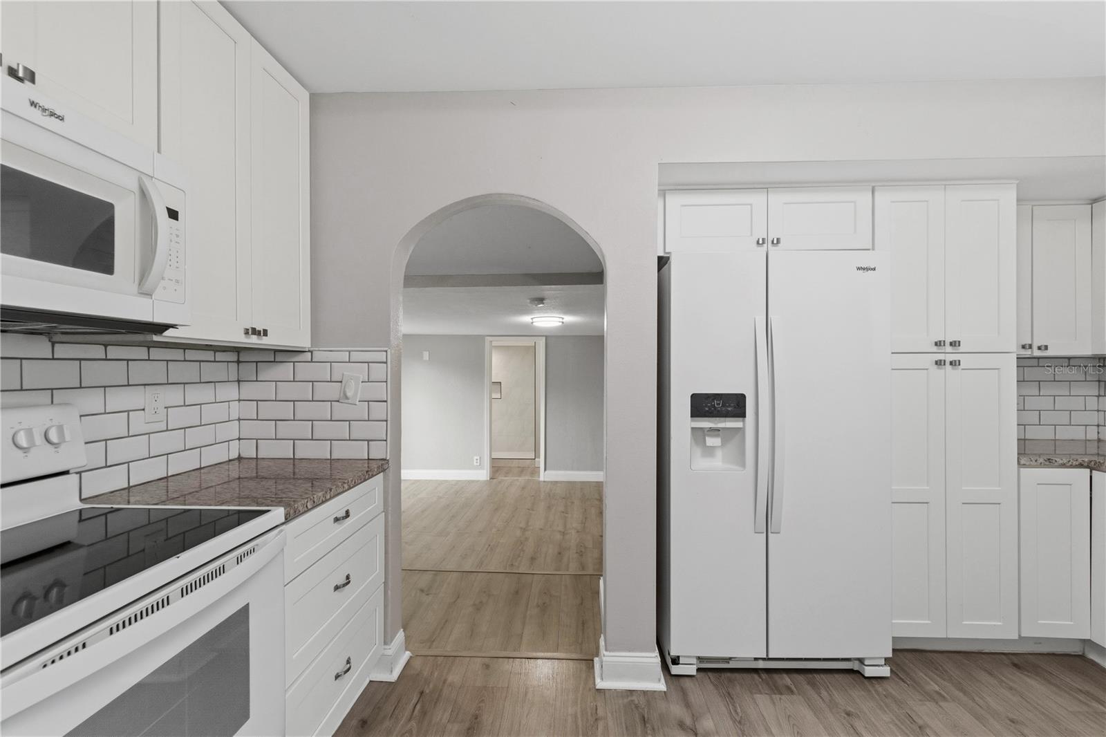 320 E ALTHEA AVE — photo 11